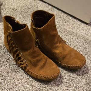 Minnetonka Tan Suede Boots